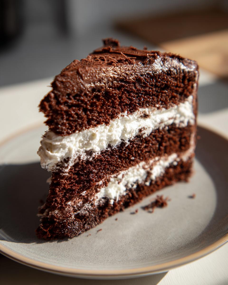 Chocolate Cake with Vanilla Frosting - detail 1