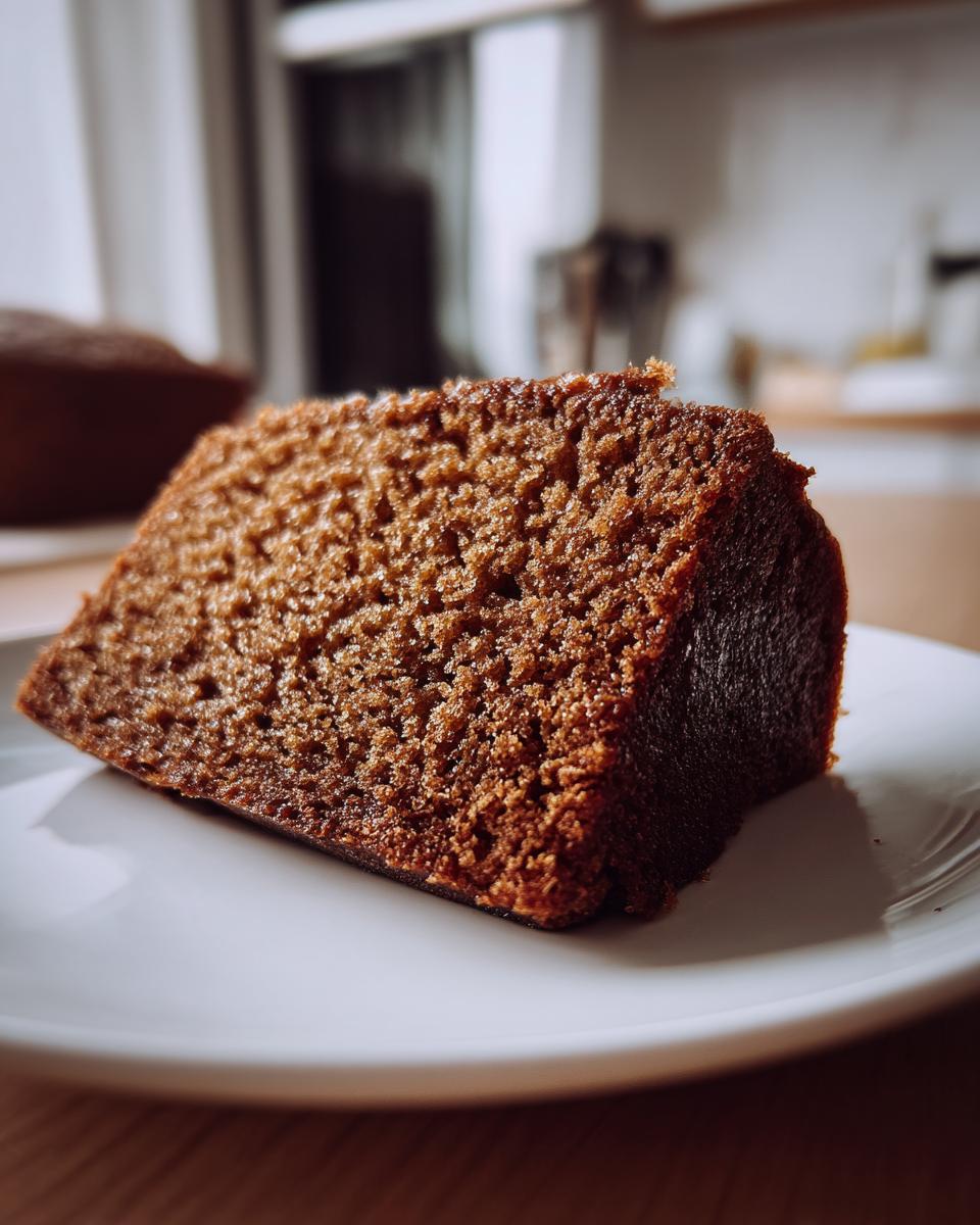 Gingerbread Cake with Cinnamon Molasses - detail 2