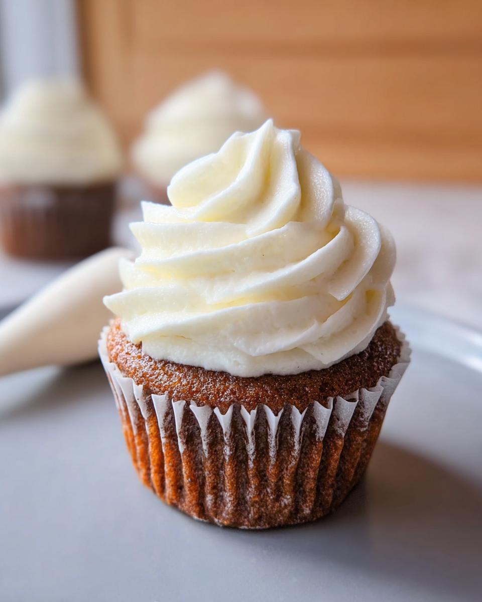 Easy marshmallow frosting for cupcakes - detail 3